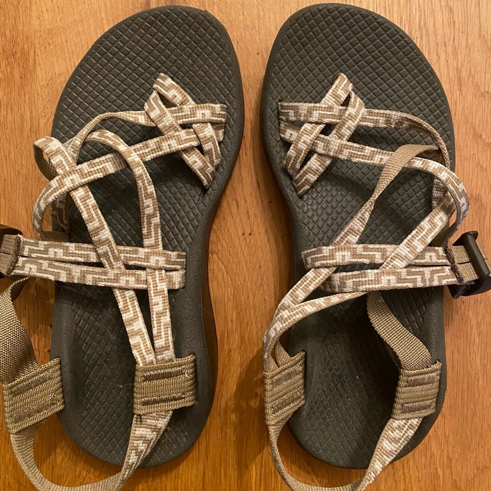 Chaco Olive Green & Tan Cloud Sandal size 6